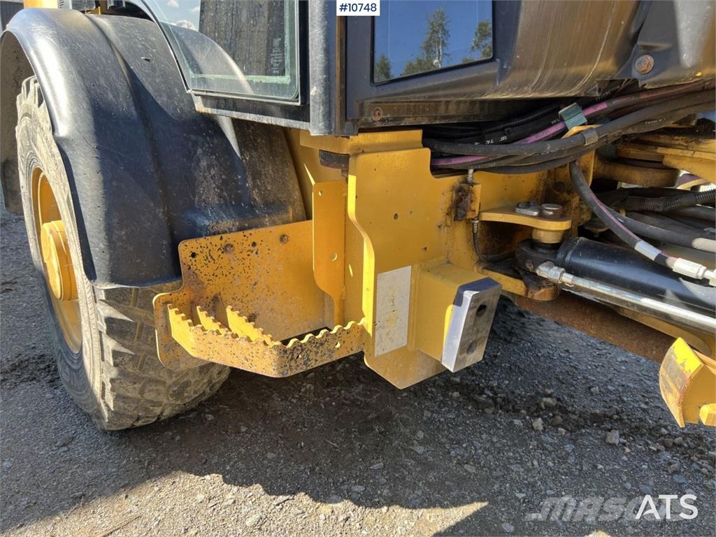 CAT 906M Wheel Loader with Multiple Attachments لوادر بعجل