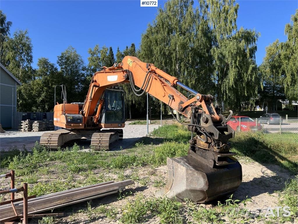 Doosan DX 140 LC with grading bucket Rupsgraafmachines
