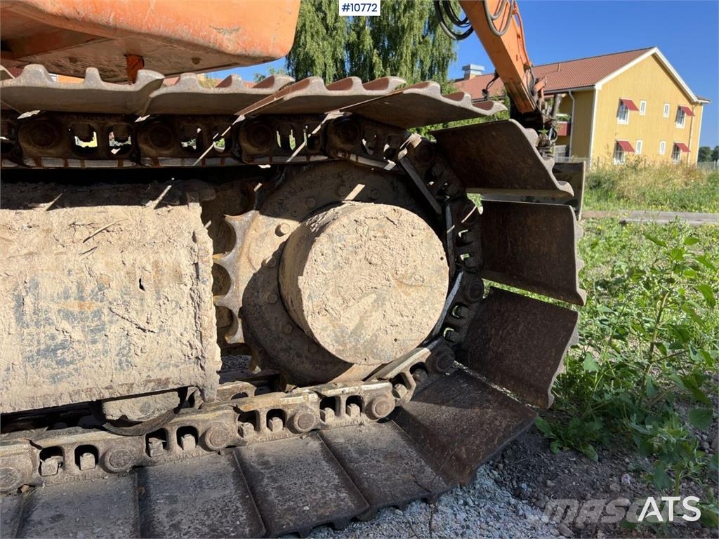 Doosan DX 140 LC with grading bucket Rupsgraafmachines