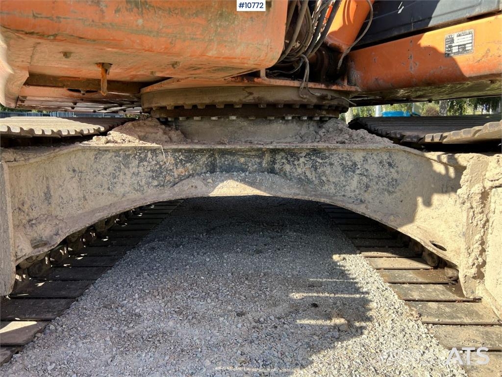 Doosan DX 140 LC with grading bucket Rupsgraafmachines