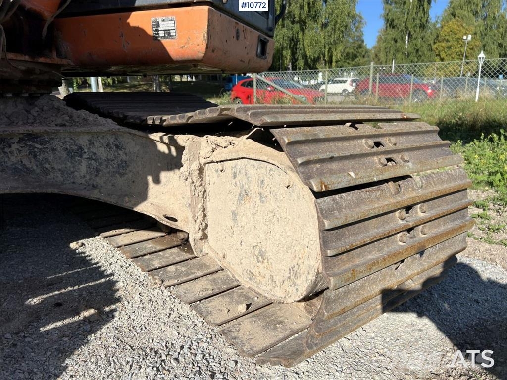 Doosan DX 140 LC with grading bucket Rupsgraafmachines