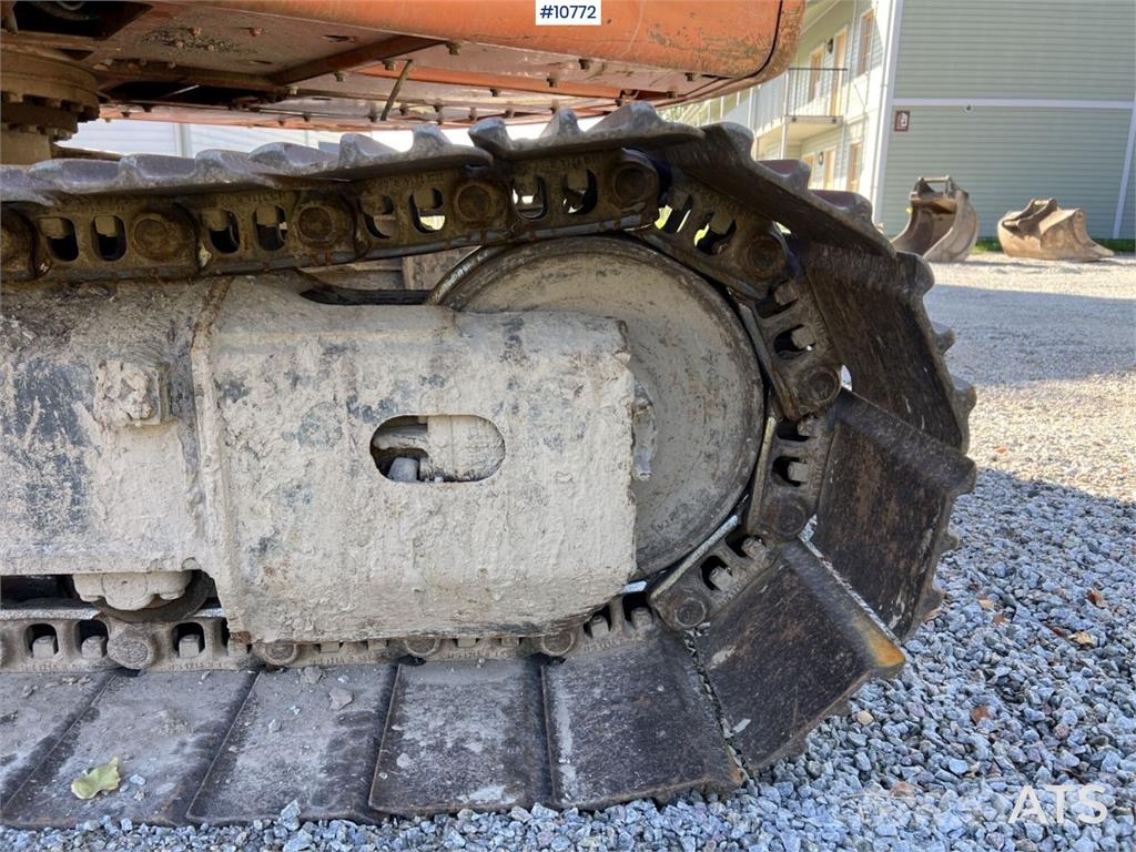 Doosan DX 140 LC with grading bucket Rupsgraafmachines