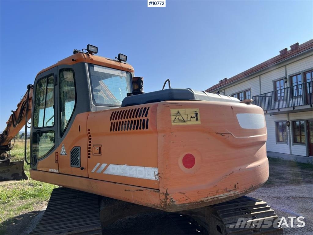 Doosan DX 140 LC with grading bucket Rupsgraafmachines