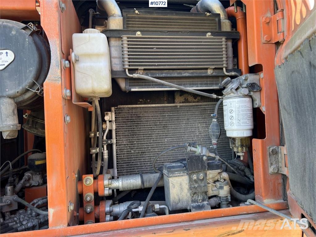 Doosan DX 140 LC with grading bucket Rupsgraafmachines