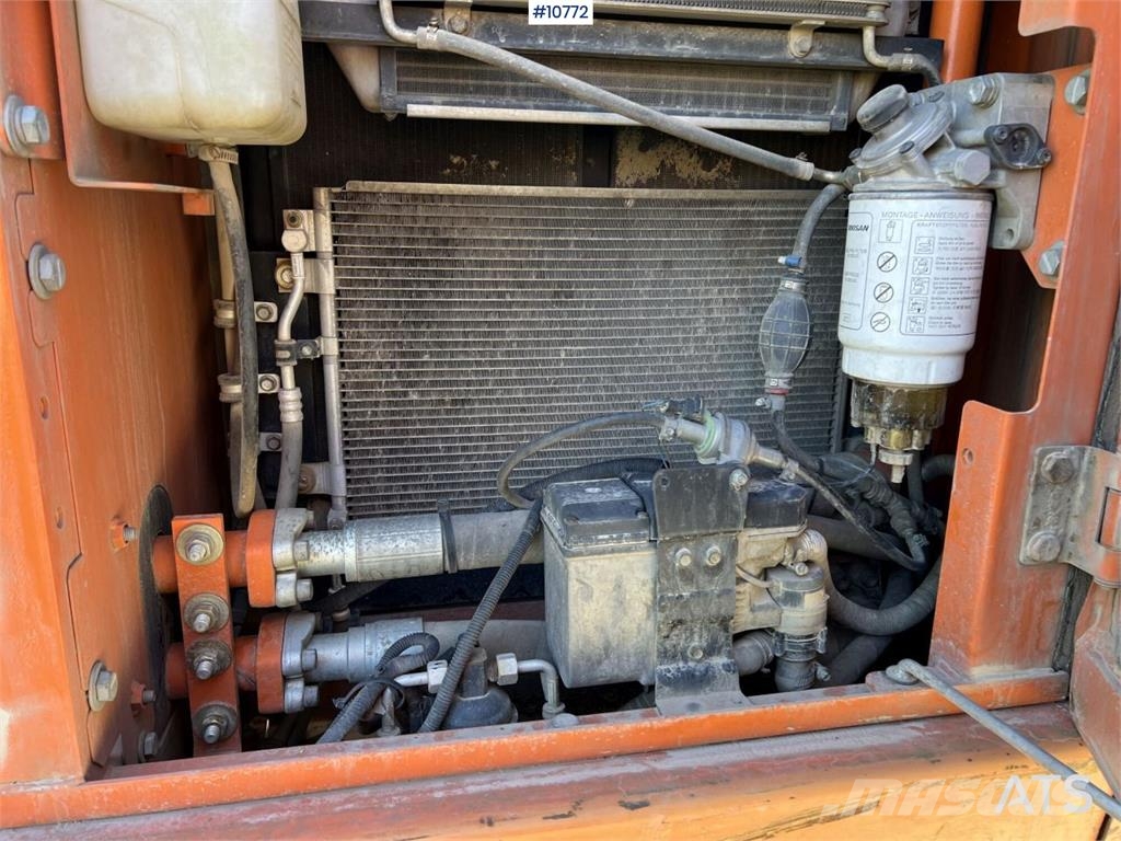Doosan DX 140 LC with grading bucket Rupsgraafmachines