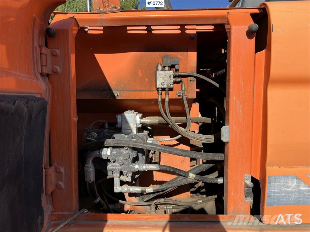 Doosan DX 140 LC with grading bucket Rupsgraafmachines