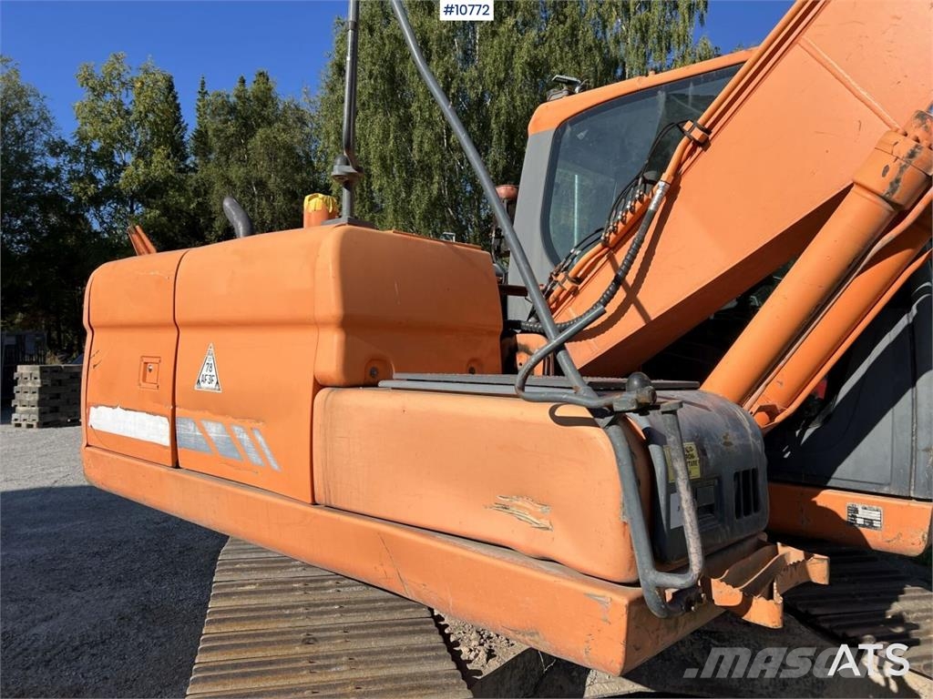 Doosan DX 140 LC with grading bucket Rupsgraafmachines