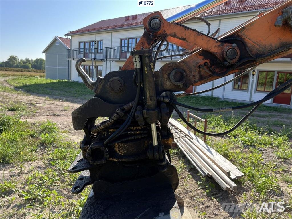 Doosan DX 140 LC with grading bucket Rupsgraafmachines