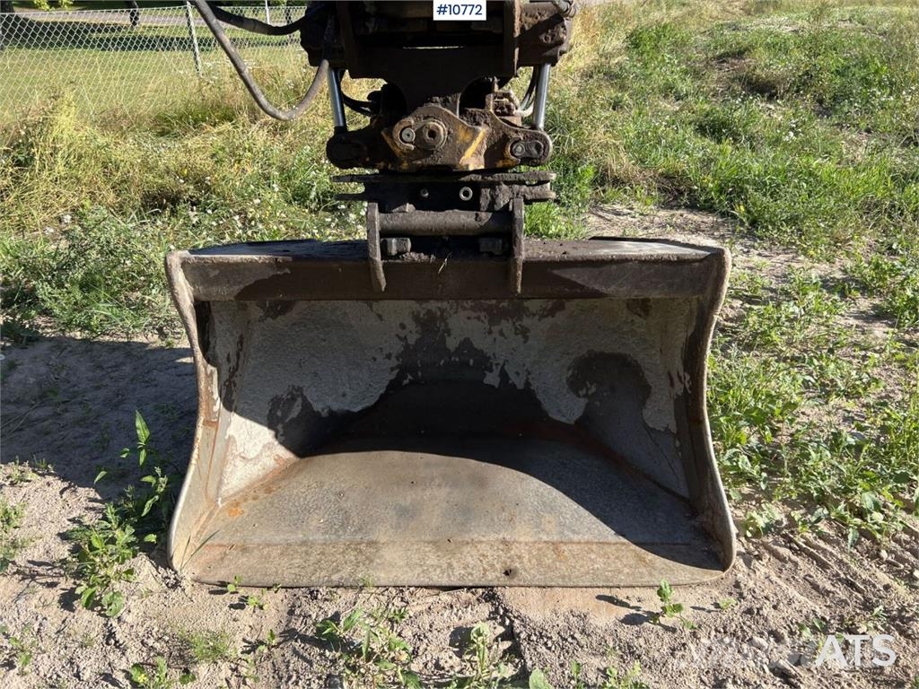 Doosan DX 140 LC with grading bucket Rupsgraafmachines