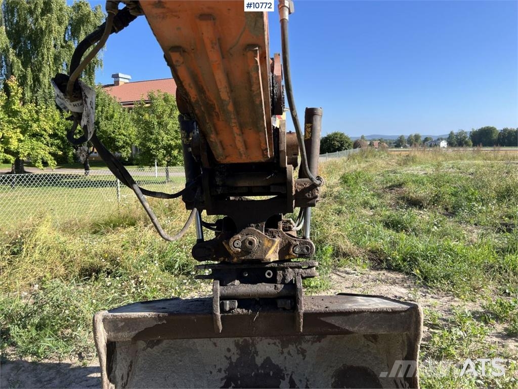 Doosan DX 140 LC with grading bucket Rupsgraafmachines