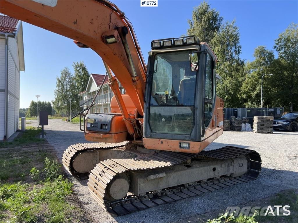 Doosan DX 140 LC with grading bucket Rupsgraafmachines