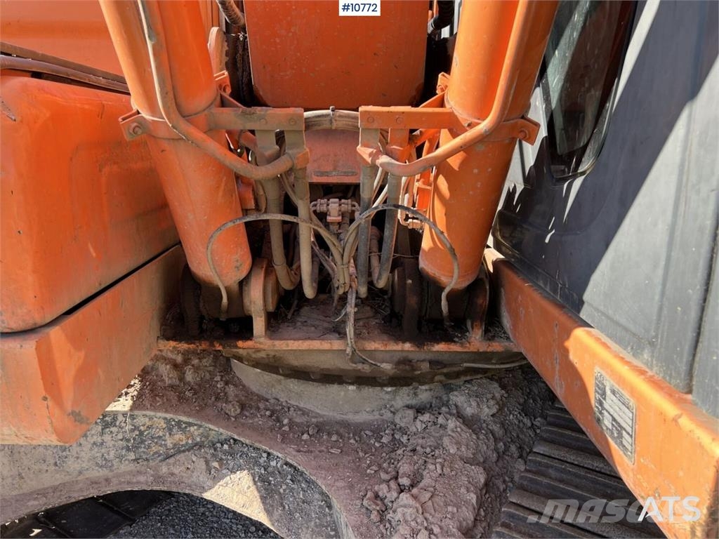 Doosan DX 140 LC with grading bucket Rupsgraafmachines
