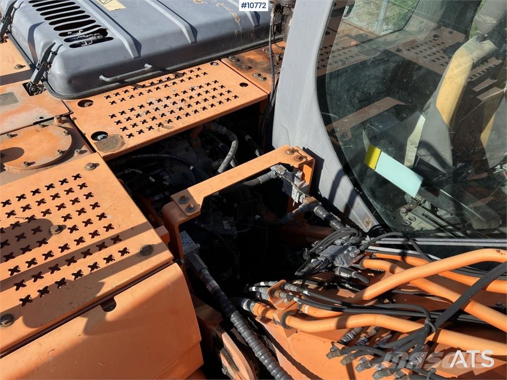Doosan DX 140 LC with grading bucket Rupsgraafmachines