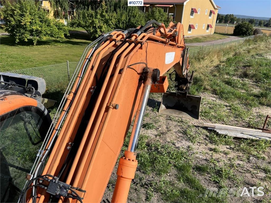 Doosan DX 140 LC with grading bucket Rupsgraafmachines