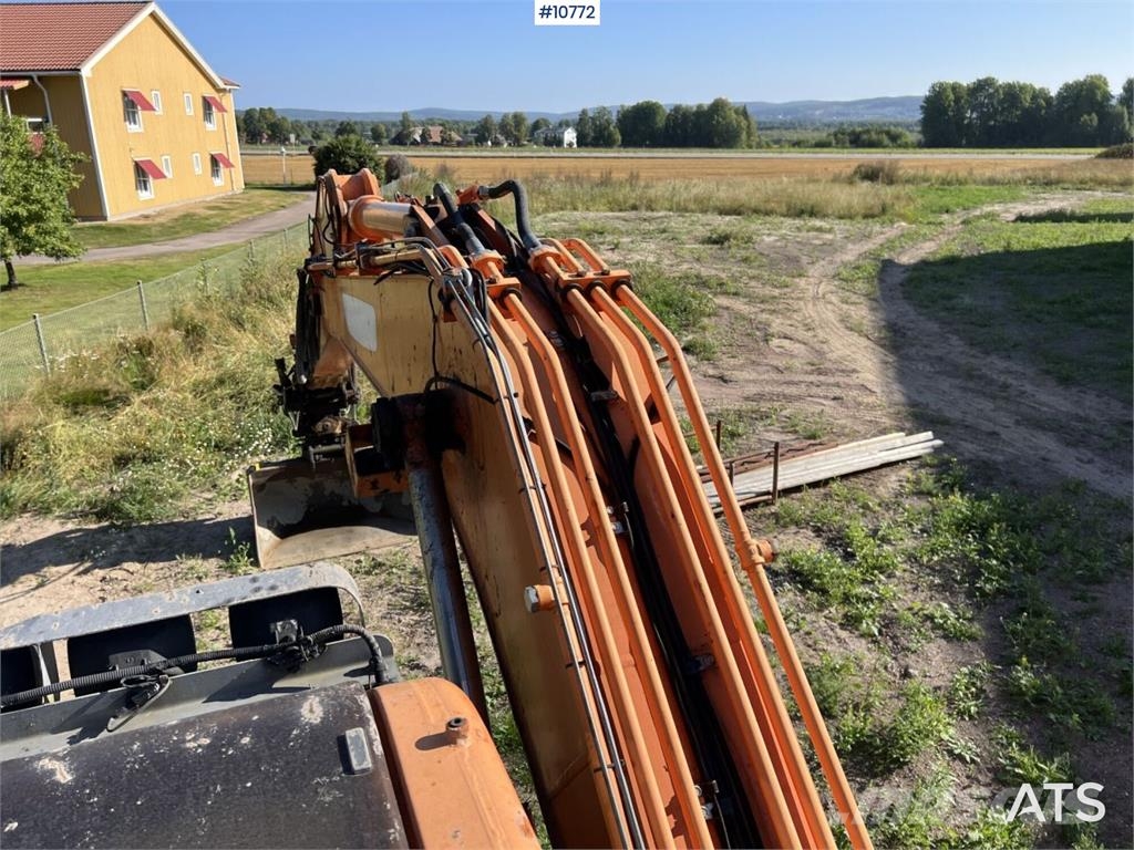 Doosan DX 140 LC with grading bucket Rupsgraafmachines