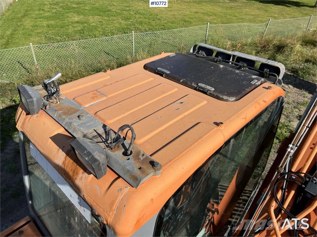 Doosan DX 140 LC with grading bucket Rupsgraafmachines