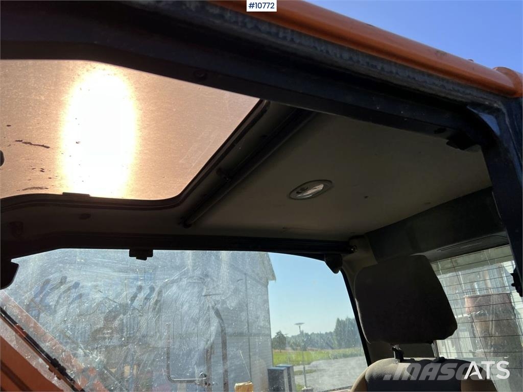 Doosan DX 140 LC with grading bucket Rupsgraafmachines