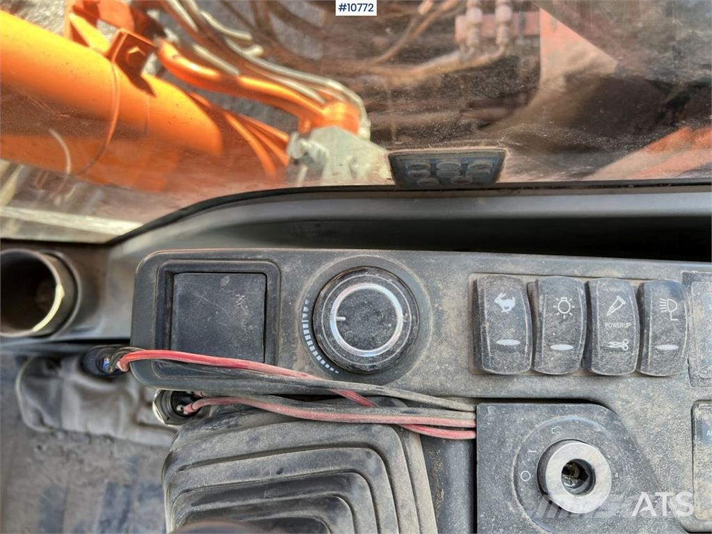 Doosan DX 140 LC with grading bucket Rupsgraafmachines