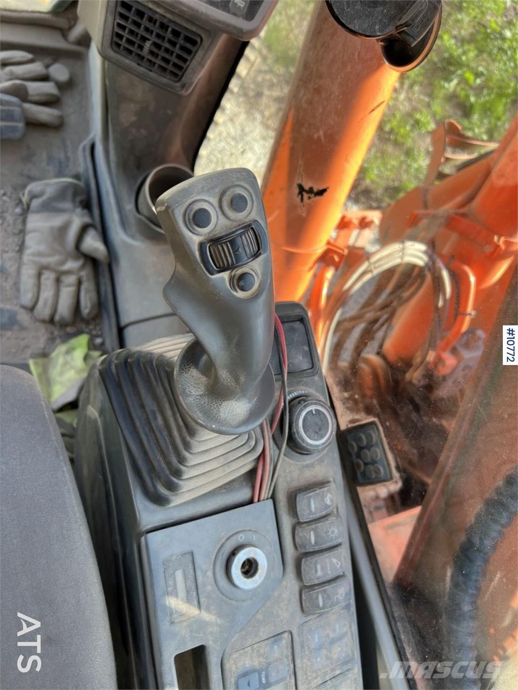 Doosan DX 140 LC with grading bucket Rupsgraafmachines