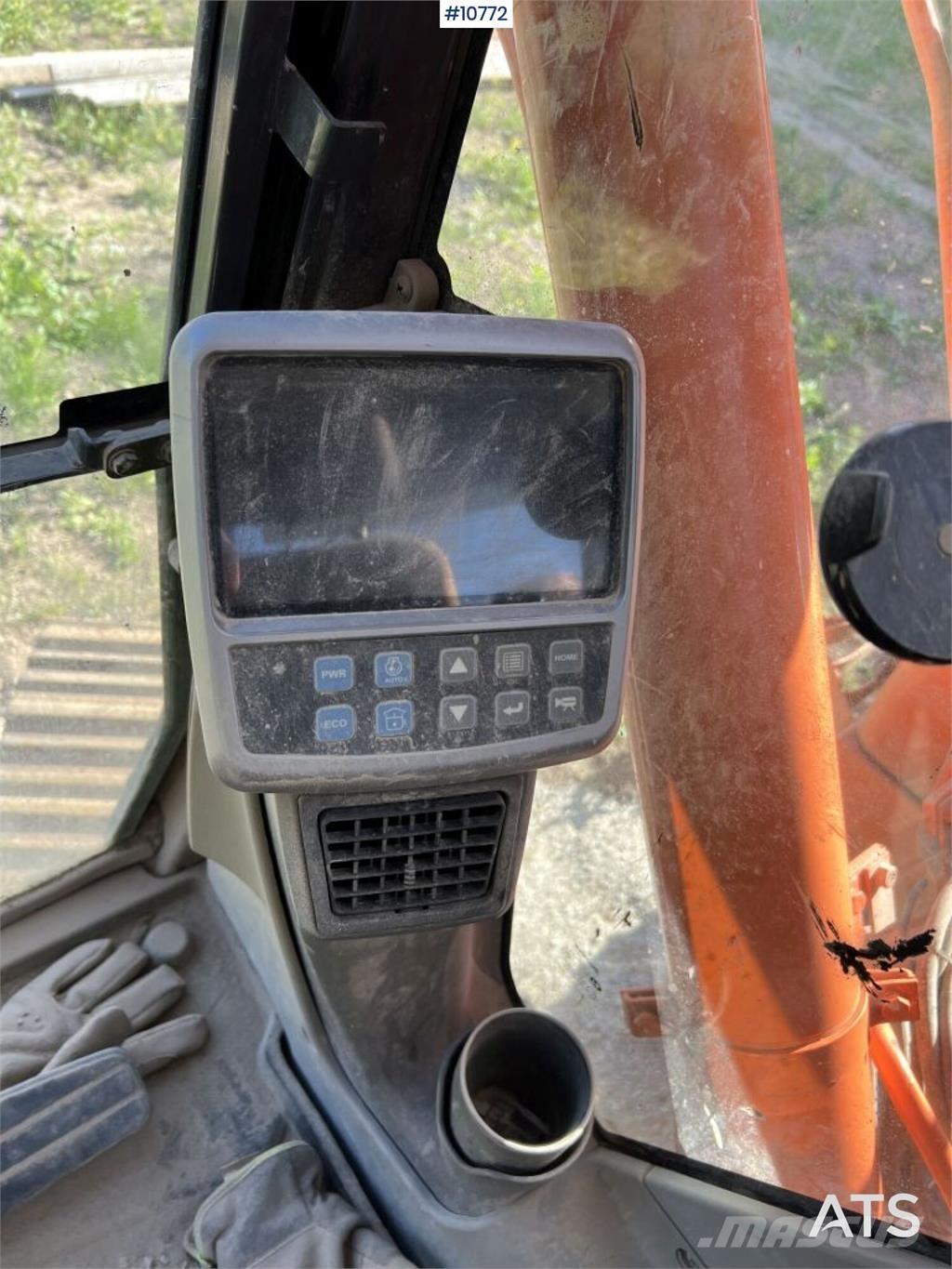 Doosan DX 140 LC with grading bucket Rupsgraafmachines
