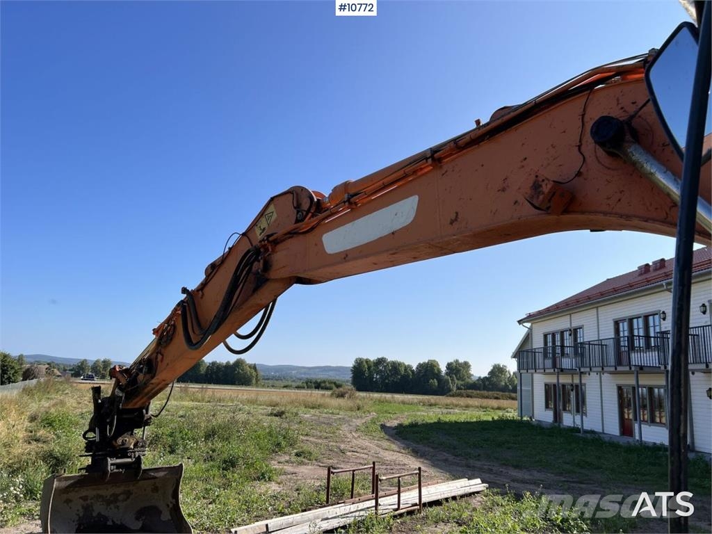 Doosan DX 140 LC with grading bucket Rupsgraafmachines