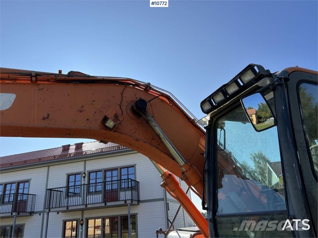 Doosan DX 140 LC with grading bucket Rupsgraafmachines