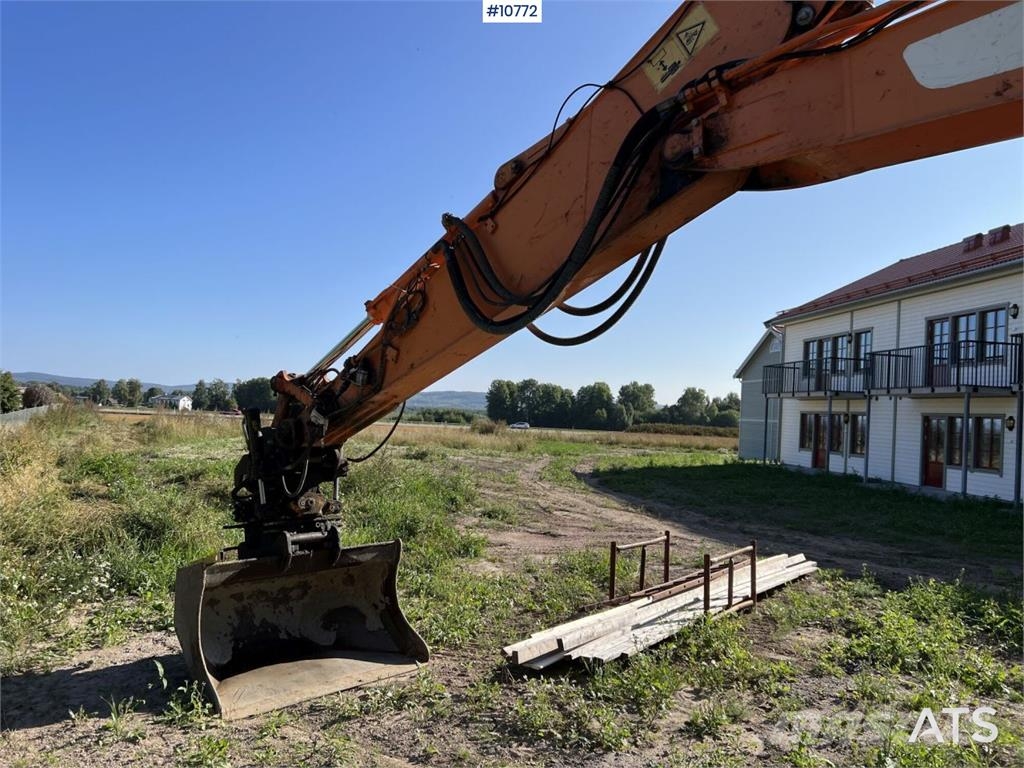 Doosan DX 140 LC with grading bucket Rupsgraafmachines