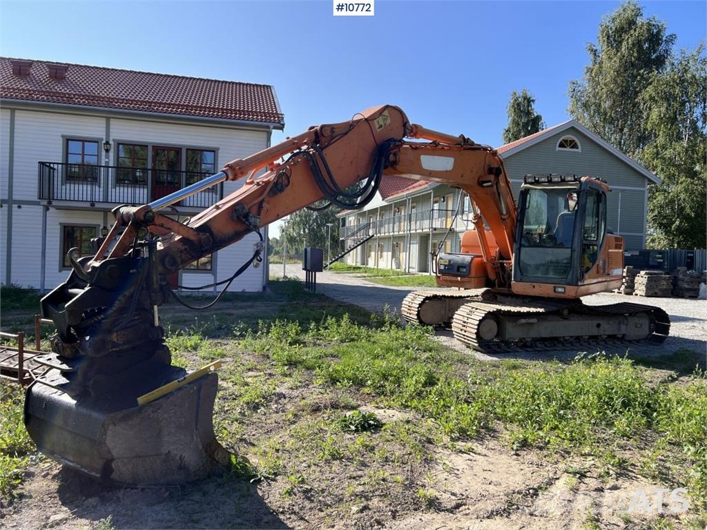 Doosan DX 140 LC with grading bucket Rupsgraafmachines