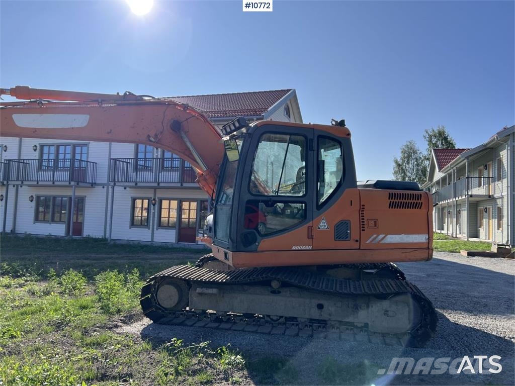 Doosan DX 140 LC with grading bucket Rupsgraafmachines