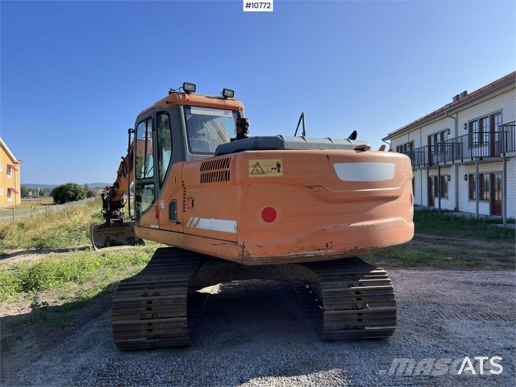 Doosan DX 140 LC with grading bucket Rupsgraafmachines
