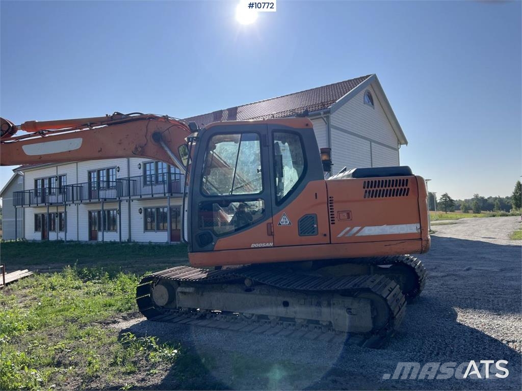 Doosan DX 140 LC with grading bucket Rupsgraafmachines