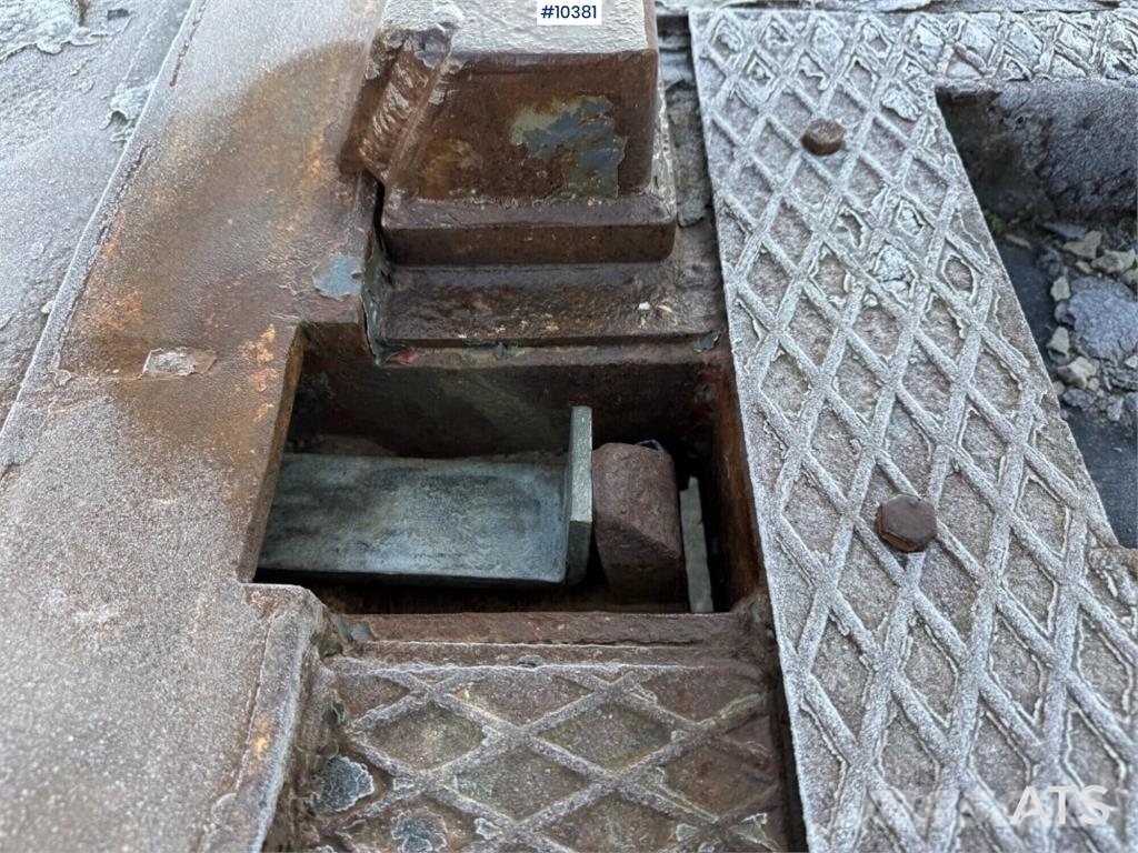 Härryda HLB 240 N Plataforma plana/laterales abatibles