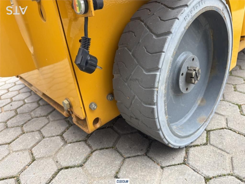 Haulotte Compact 12 Scissor Lift Käärtõstukid