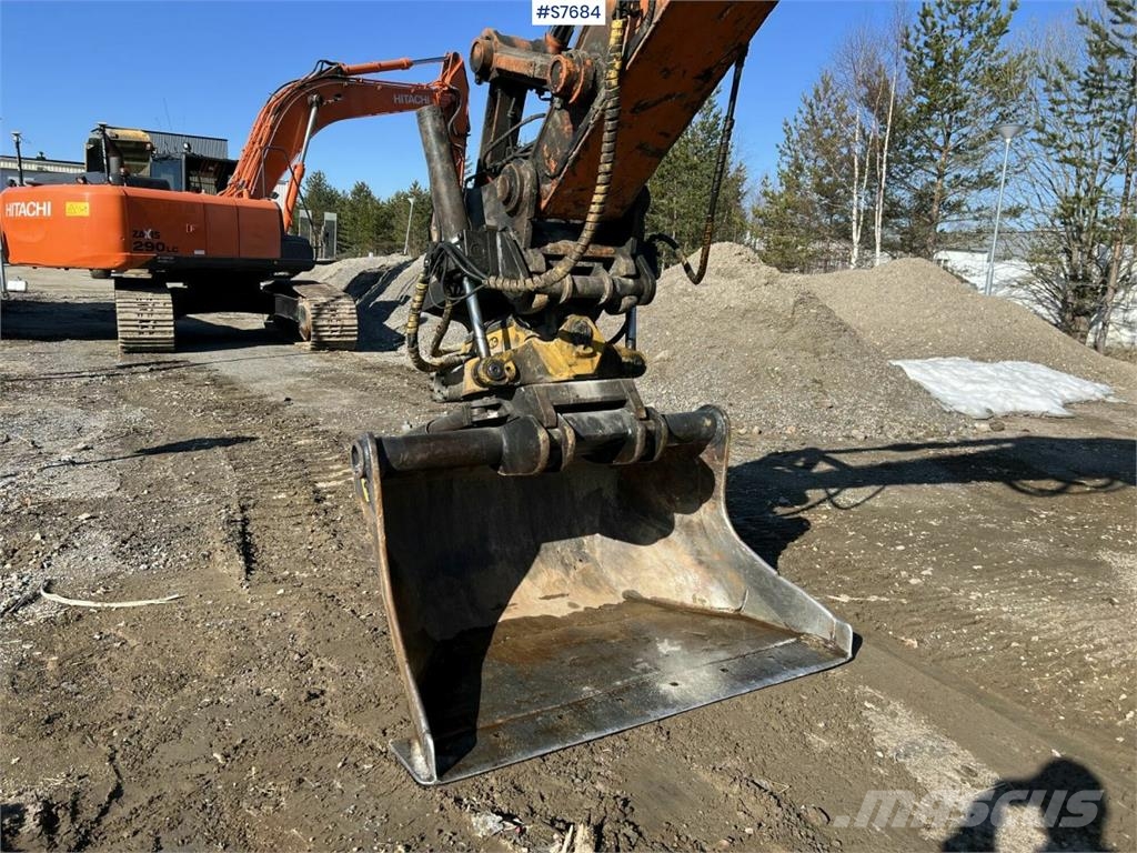 Hitachi ZX 280 LC-3 Excavator with gravel system Excavadoras sobre orugas