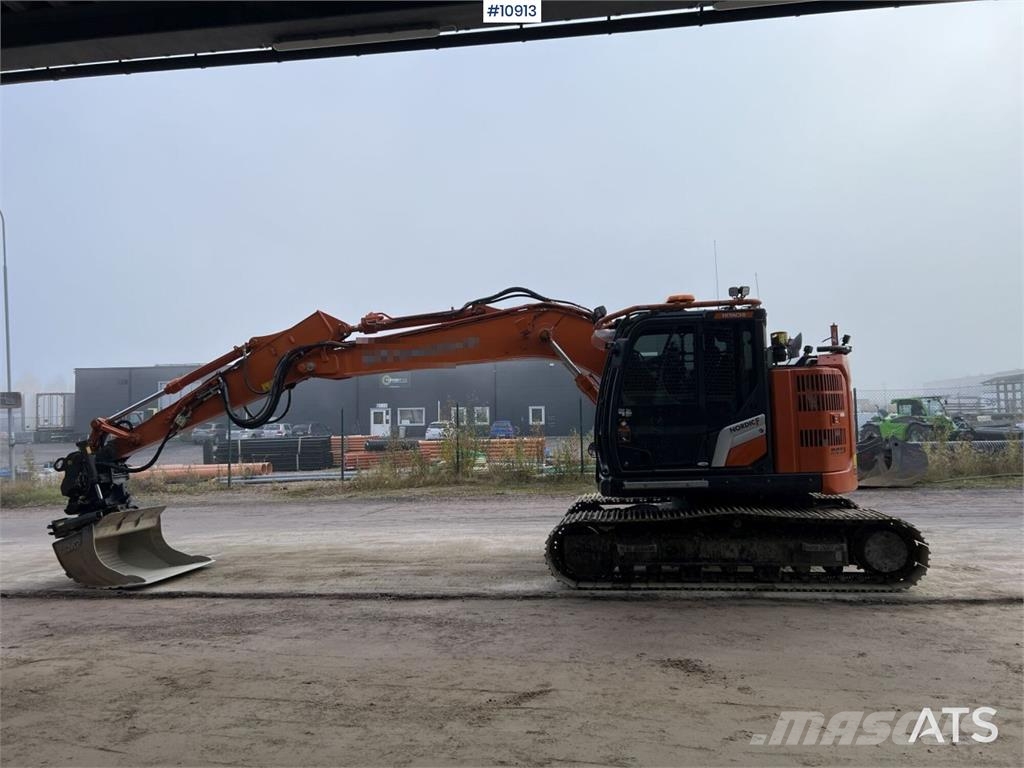 Hitachi ZX135US-7 Crawler Excavator with Attachments Bagri goseničarji