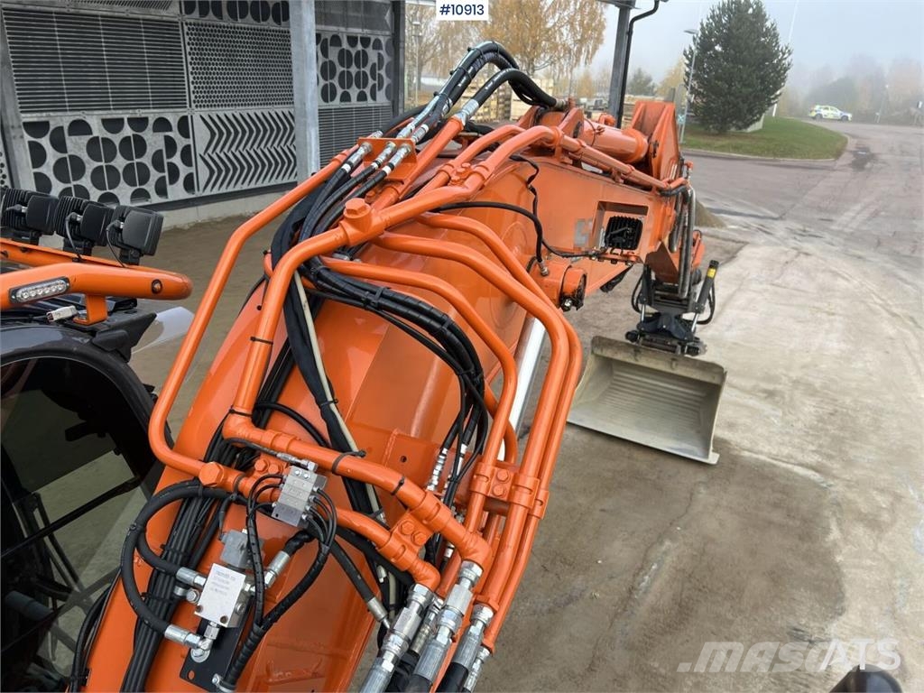 Hitachi ZX135US-7 Crawler Excavator with Attachments Bagri goseničarji