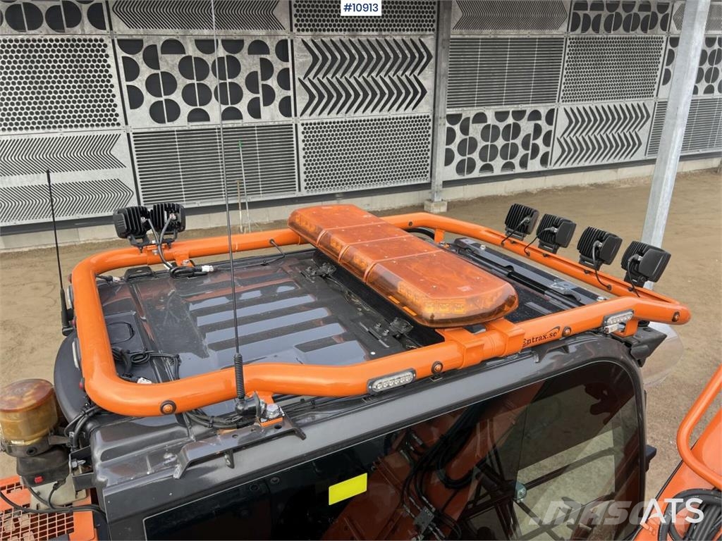 Hitachi ZX135US-7 Crawler Excavator with Attachments Bagri goseničarji