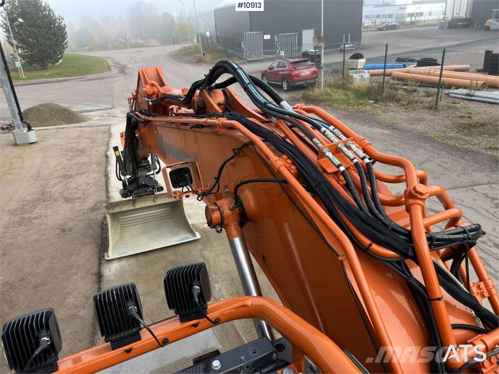 Hitachi ZX135US-7 Crawler Excavator with Attachments Bagri goseničarji