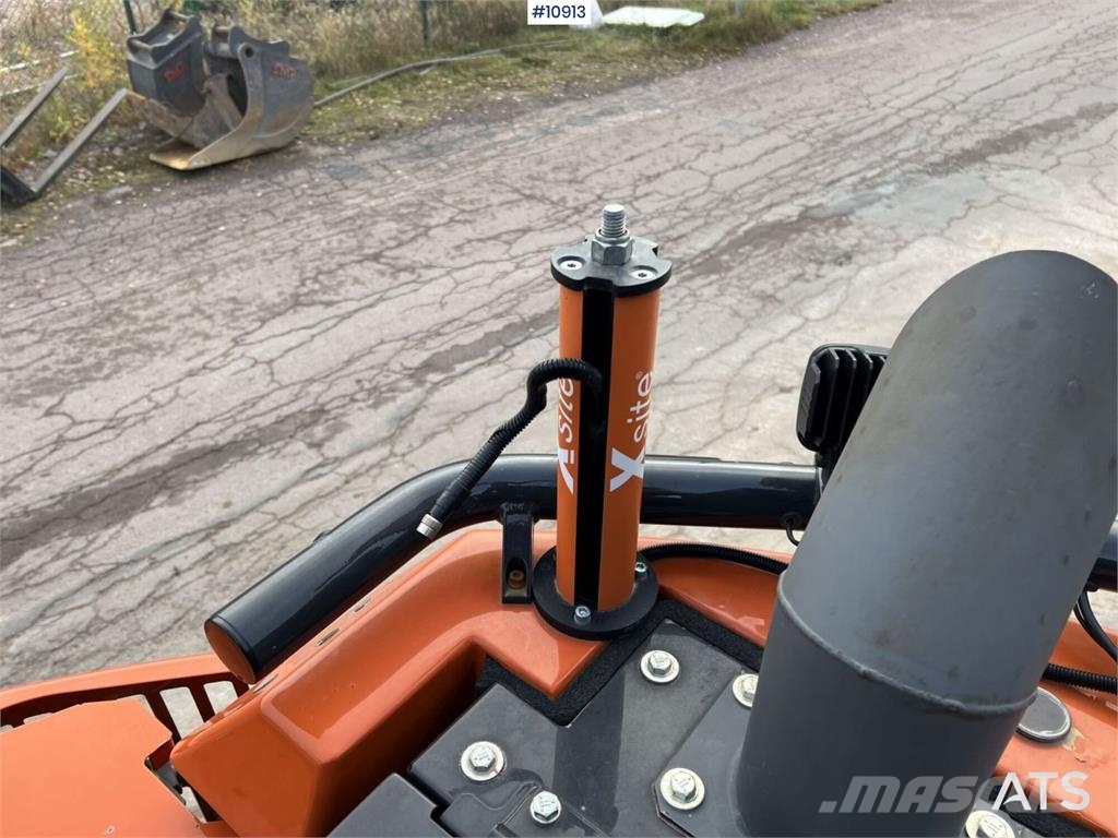 Hitachi ZX135US-7 Crawler Excavator with Attachments Bagri goseničarji