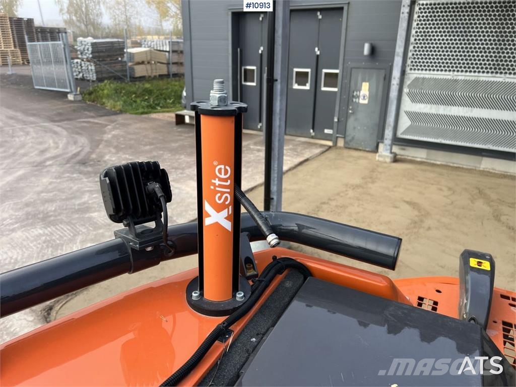 Hitachi ZX135US-7 Crawler Excavator with Attachments Bagri goseničarji