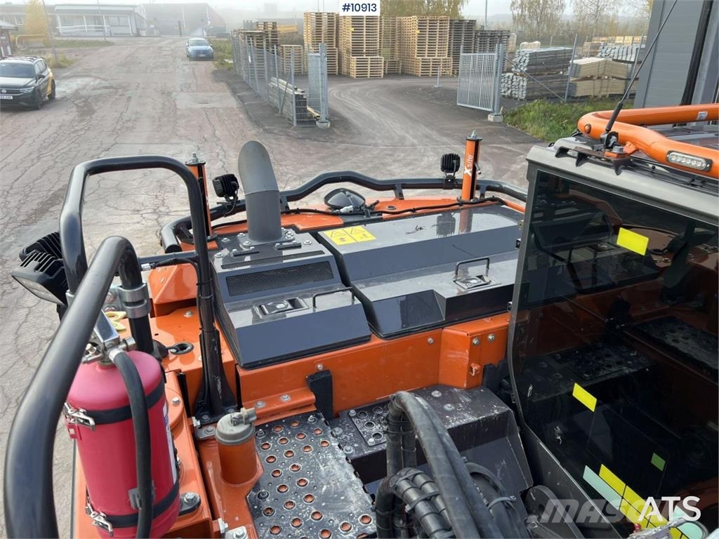 Hitachi ZX135US-7 Crawler Excavator with Attachments Bagri goseničarji