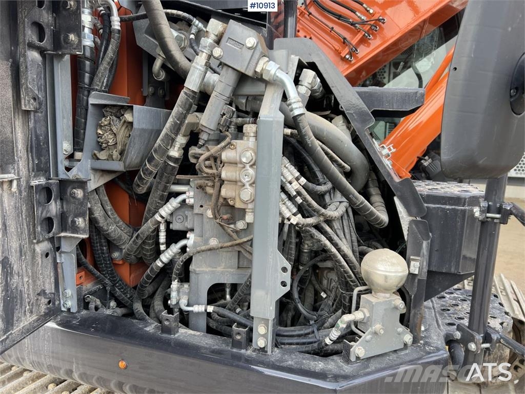 Hitachi ZX135US-7 Crawler Excavator with Attachments Bagri goseničarji