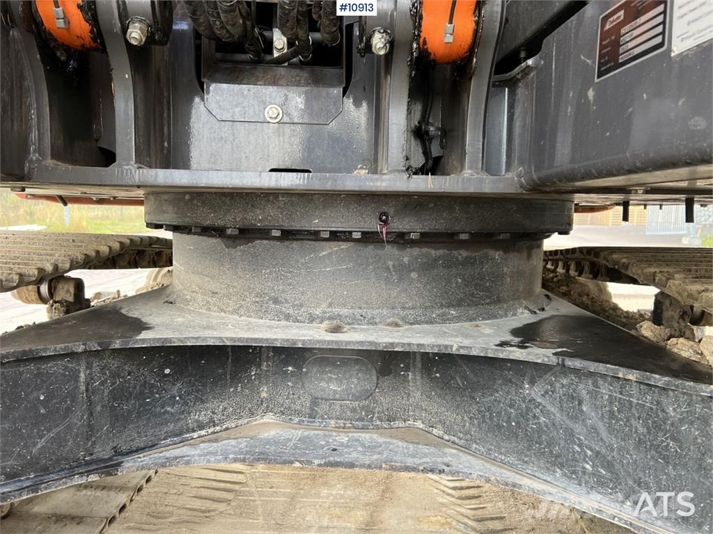 Hitachi ZX135US-7 Crawler Excavator with Attachments Bagri goseničarji