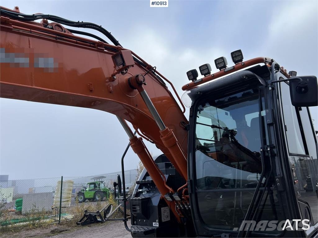 Hitachi ZX135US-7 Crawler Excavator with Attachments Bagri goseničarji