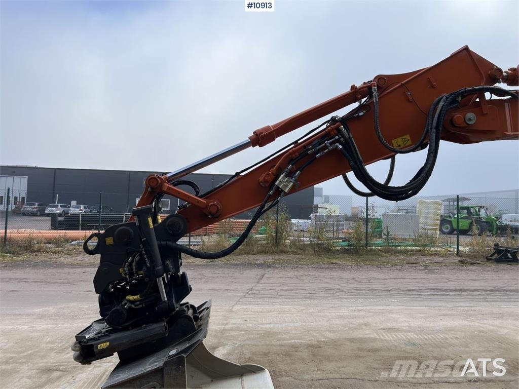Hitachi ZX135US-7 Crawler Excavator with Attachments Bagri goseničarji