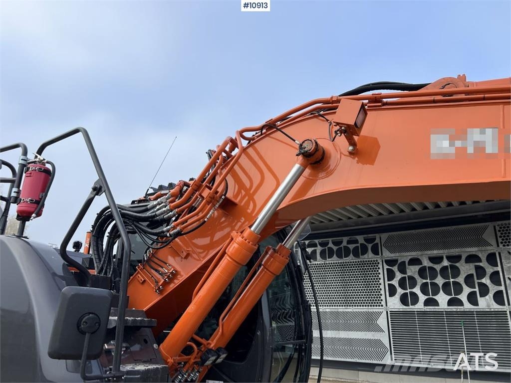 Hitachi ZX135US-7 Crawler Excavator with Attachments Bagri goseničarji