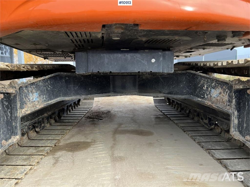 Hitachi ZX135US-7 Crawler Excavator with Attachments Bagri goseničarji