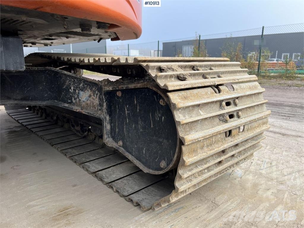 Hitachi ZX135US-7 Crawler Excavator with Attachments Bagri goseničarji