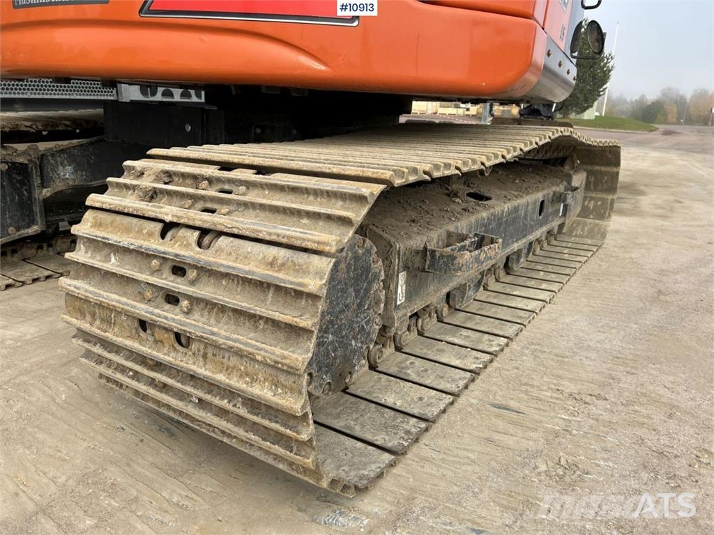 Hitachi ZX135US-7 Crawler Excavator with Attachments Bagri goseničarji