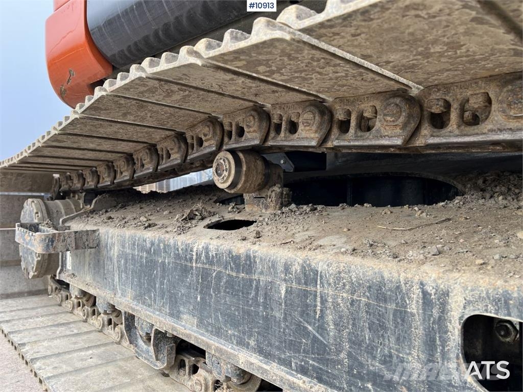 Hitachi ZX135US-7 Crawler Excavator with Attachments Bagri goseničarji